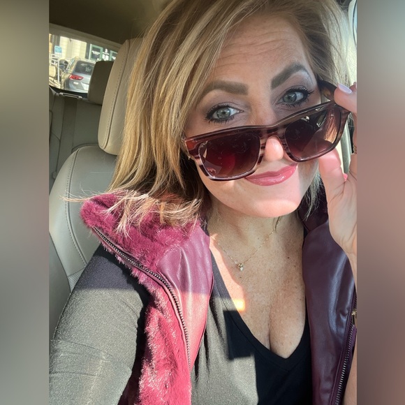 Meet your Posher, Sarah - Picture 2 of 3